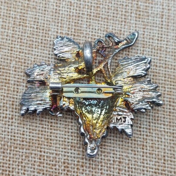 Vintage Bunch of Grapes on Vine Leaves Two Tone Brooch Signed MJ 2" X 2" - Picture 4 of 6